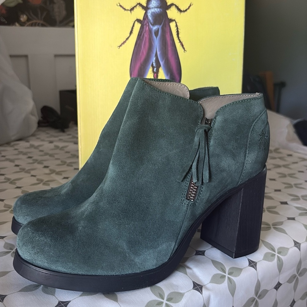 Fly London Green suede Ankle Boots 10/41 new in box